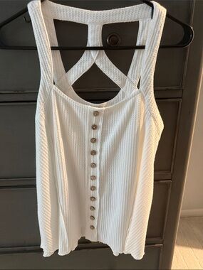 Three Bird Nest White Textured Button-Back Tank